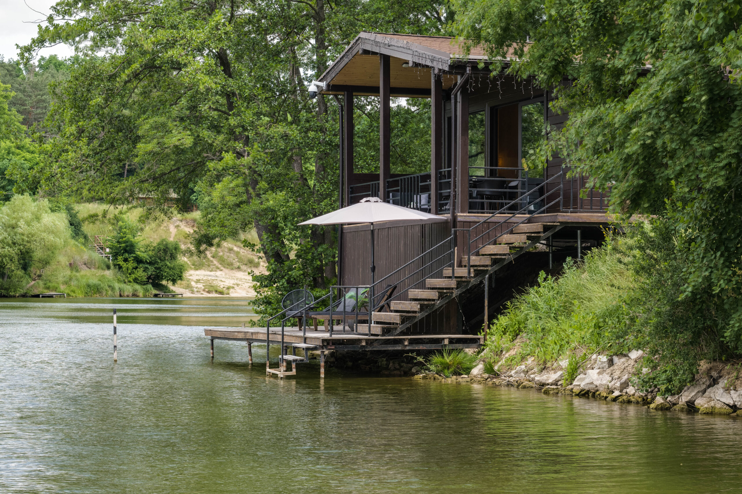 Забронювати